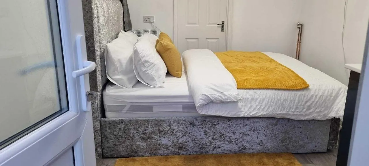 1 Bed Studio Apartment Luton  United Kingdom