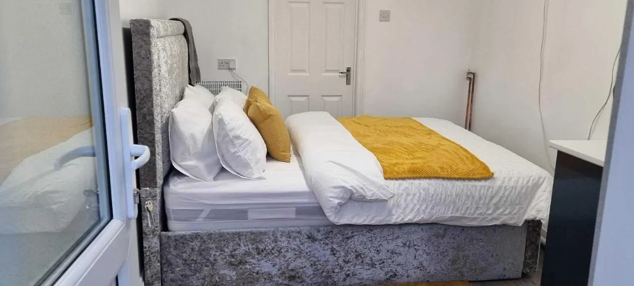 1 Bed Studio Apartment Luton