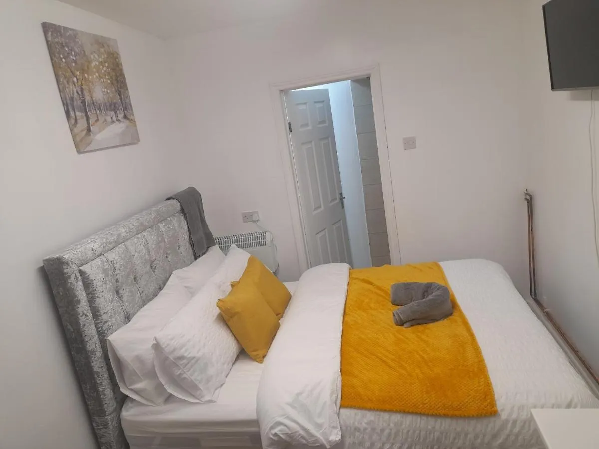 1 Bed Studio Apartment Luton   Luton (Bedfordshire)